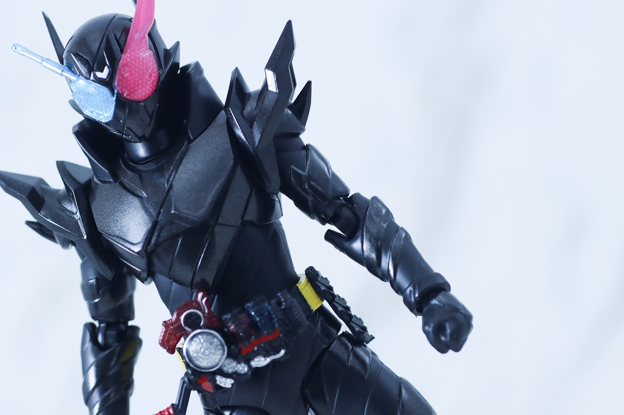 S.H.フィギュアーツ 仮面ライダービルド ラビットタンクハザードフォーム 平成ジェネレーション エディション レビュー 本体
