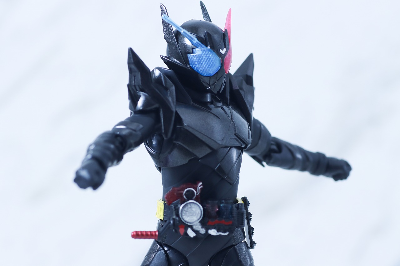 S.H.フィギュアーツ 仮面ライダービルド ラビットタンクハザードフォーム 平成ジェネレーション エディション レビュー 可動範囲