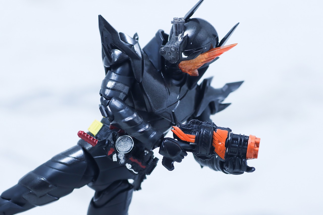S.H.フィギュアーツ 仮面ライダービルド ラビットタンクハザードフォーム 平成ジェネレーション エディション レビュー アクション