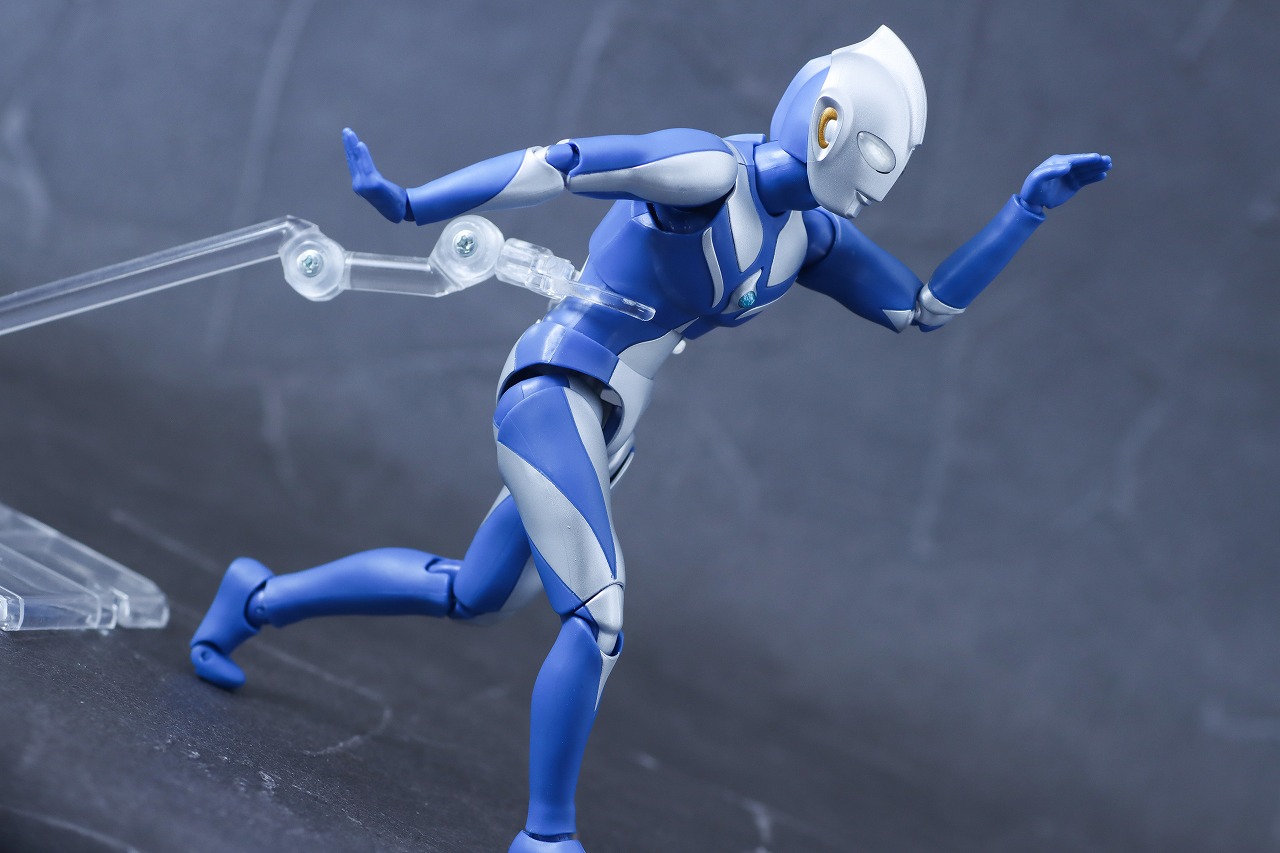 S.H.フィギュアーツ　ウルトラマンコスモス ルナモード　レビュー　アクション