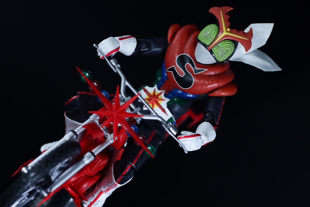 S.H.フィギュアーツ 真骨彫製法　仮面ライダーストロンガー　レビュー　アクション　カブトロー