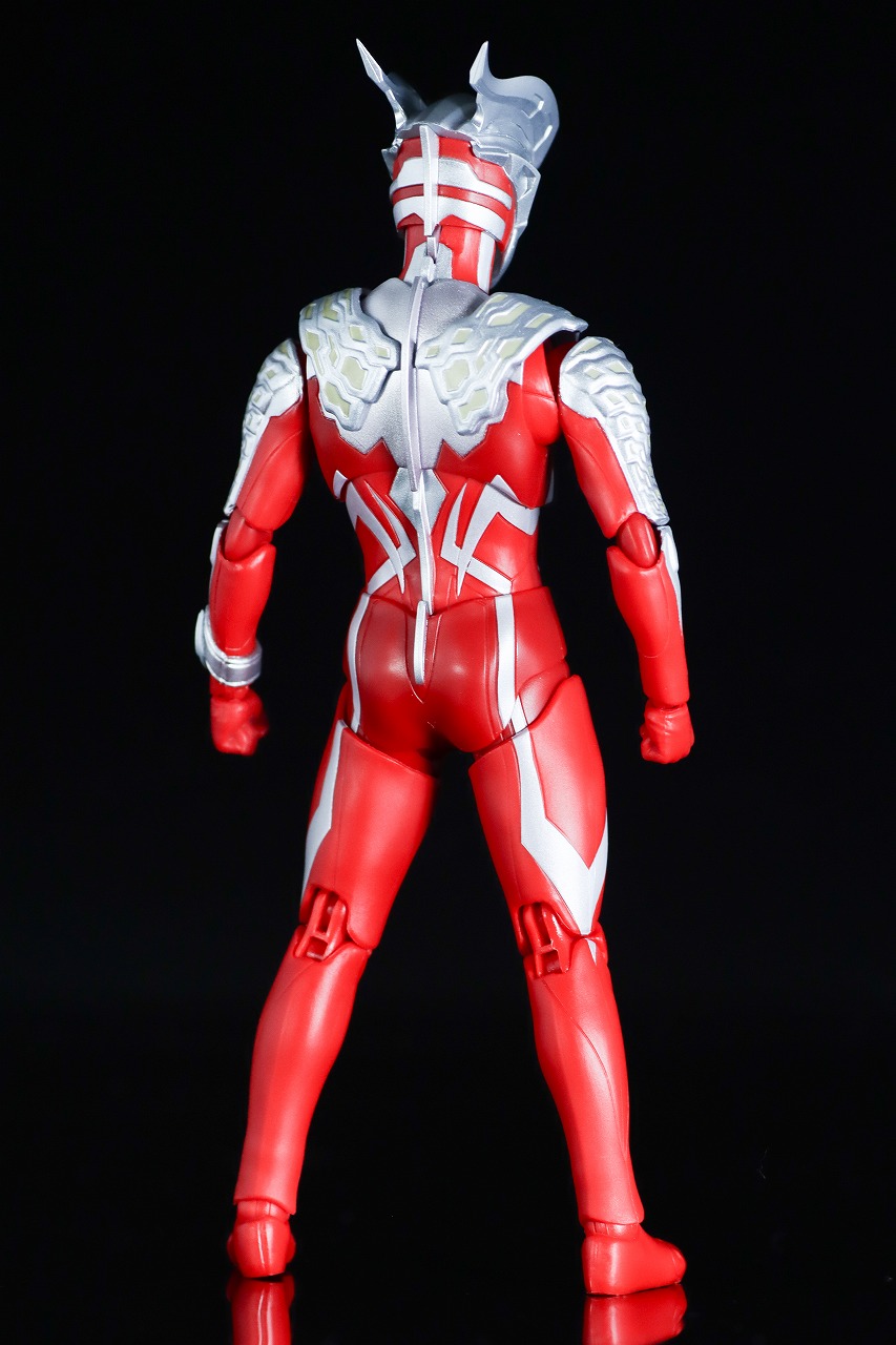 S.H.フィギュアーツ　ウルトラマンゼロ ワイルドバースト　レビュー　本体