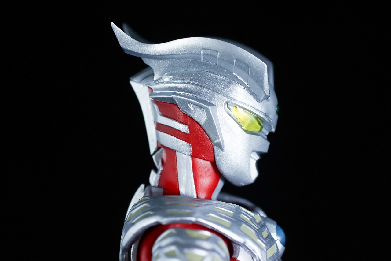 S.H.フィギュアーツ　ウルトラマンゼロ ワイルドバースト　レビュー　本体