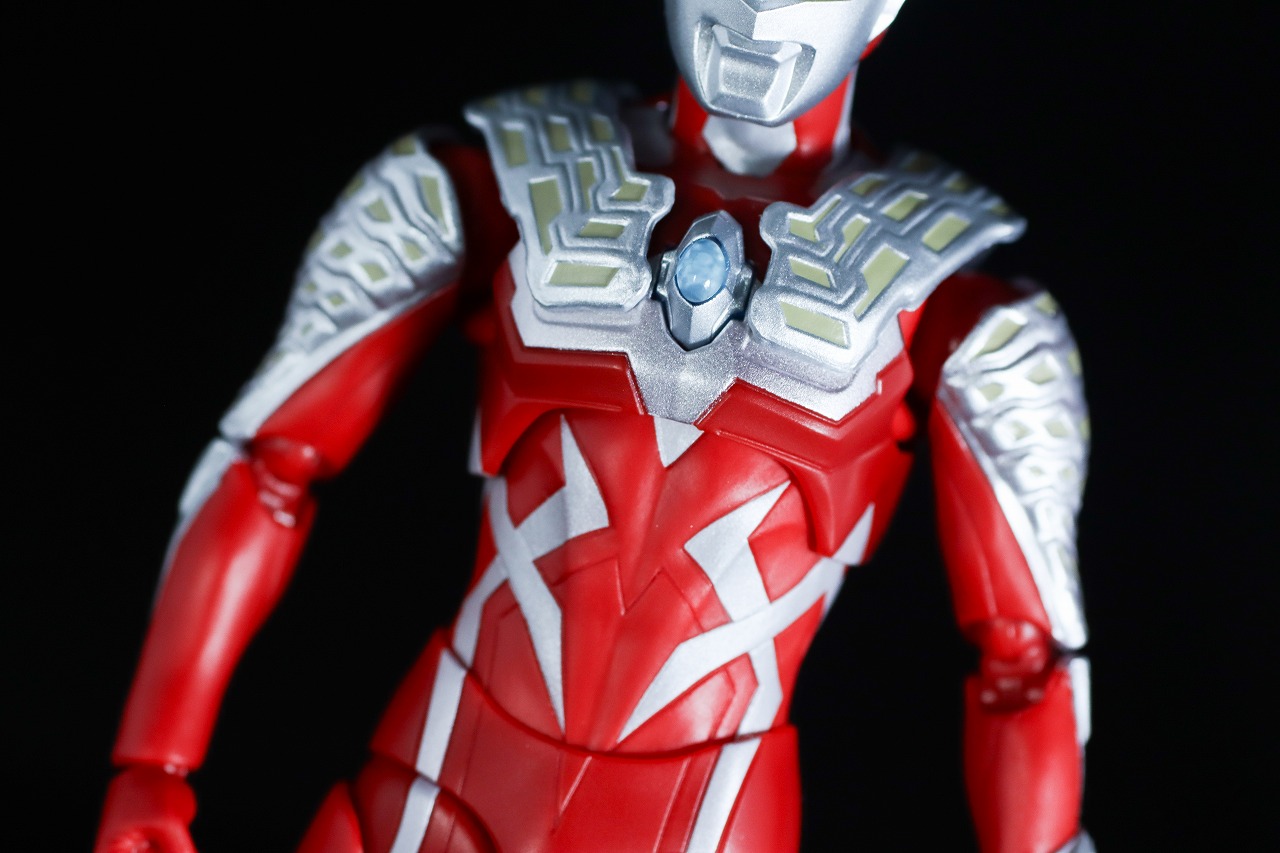 S.H.フィギュアーツ　ウルトラマンゼロ ワイルドバースト　レビュー　本体