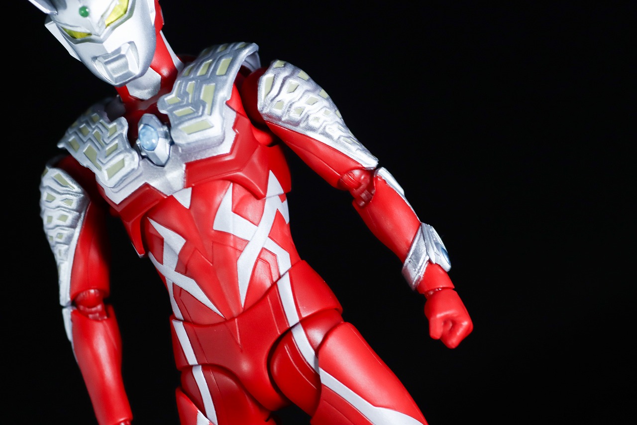 S.H.フィギュアーツ　ウルトラマンゼロ ワイルドバースト　レビュー　本体