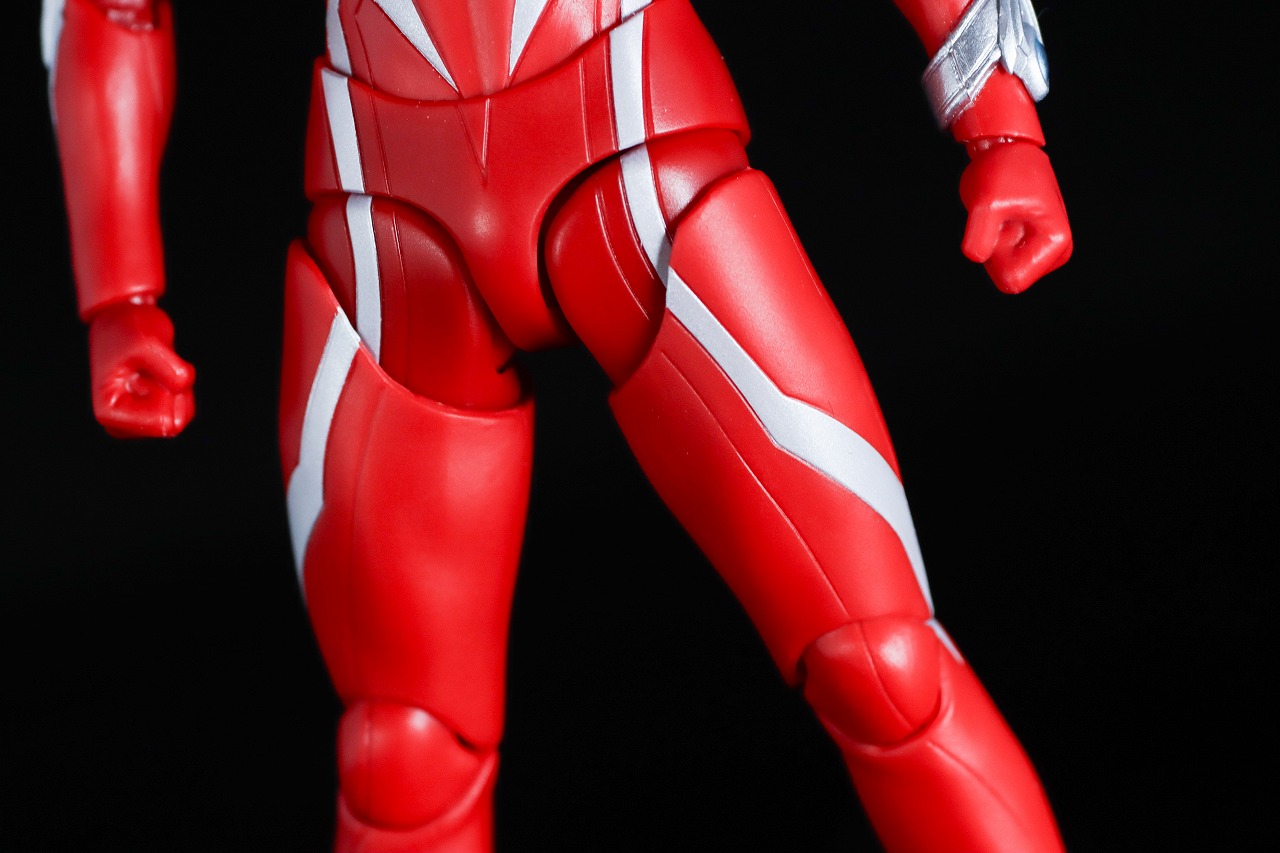 S.H.フィギュアーツ　ウルトラマンゼロ ワイルドバースト　レビュー　本体