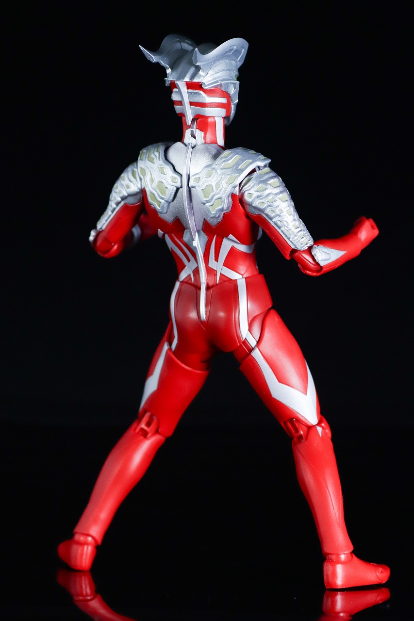 S.H.フィギュアーツ　ウルトラマンゼロ ワイルドバースト　レビュー　本体