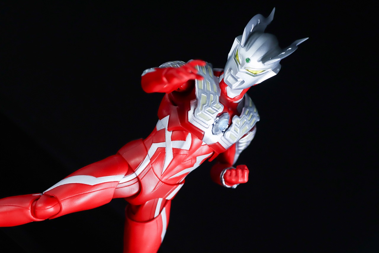 S.H.フィギュアーツ　ウルトラマンゼロ ワイルドバースト　レビュー　アクション