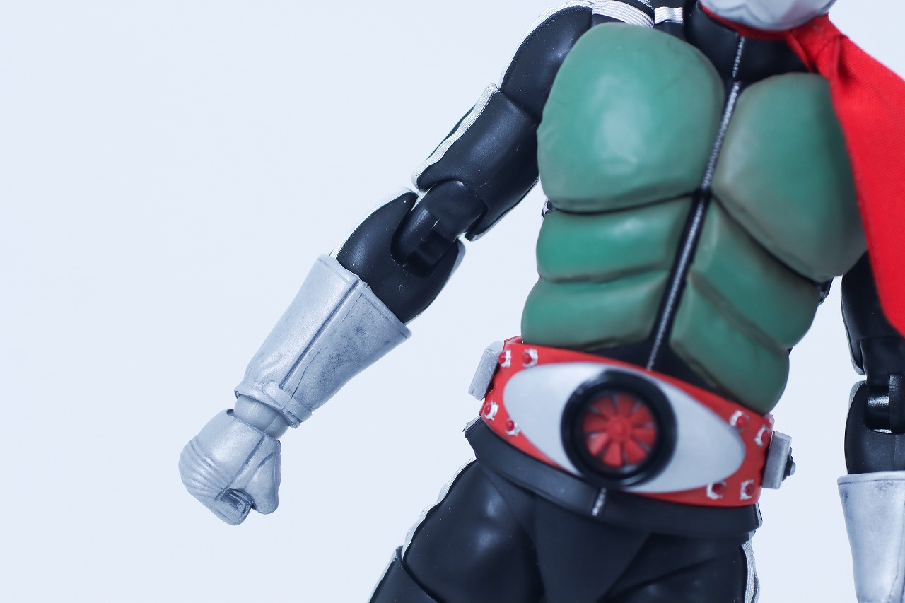 S.H.フィギュアーツ 真骨彫製法　仮面ライダー新1号 栄光の昭和ライダーエディション　レビュー　本体