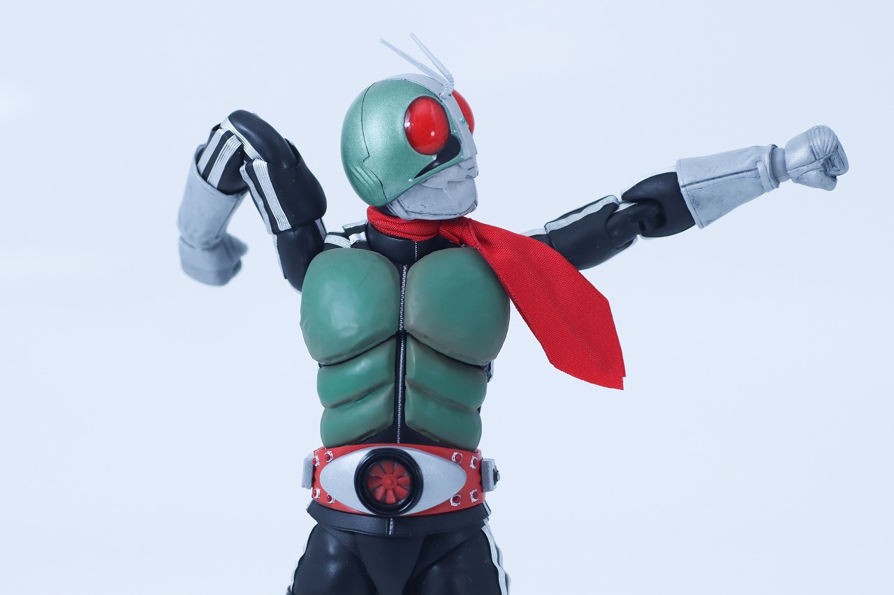 S.H.フィギュアーツ 真骨彫製法 仮面ライダー新1号 栄光の昭和ライダーエディション レビュー 可動範囲