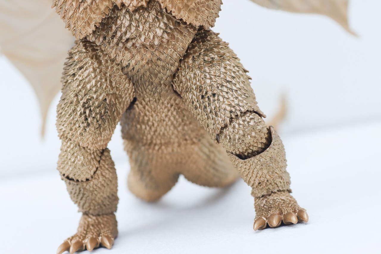 S.H.モンスターアーツ　キングギドラ（1972）　レビュー　本体