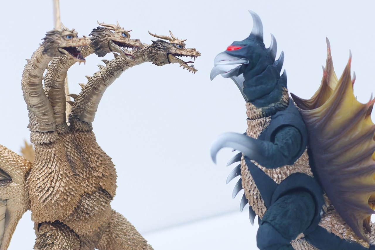 S.H.モンスターアーツ　キングギドラ（1972）　レビュー　アクション　ガイガン