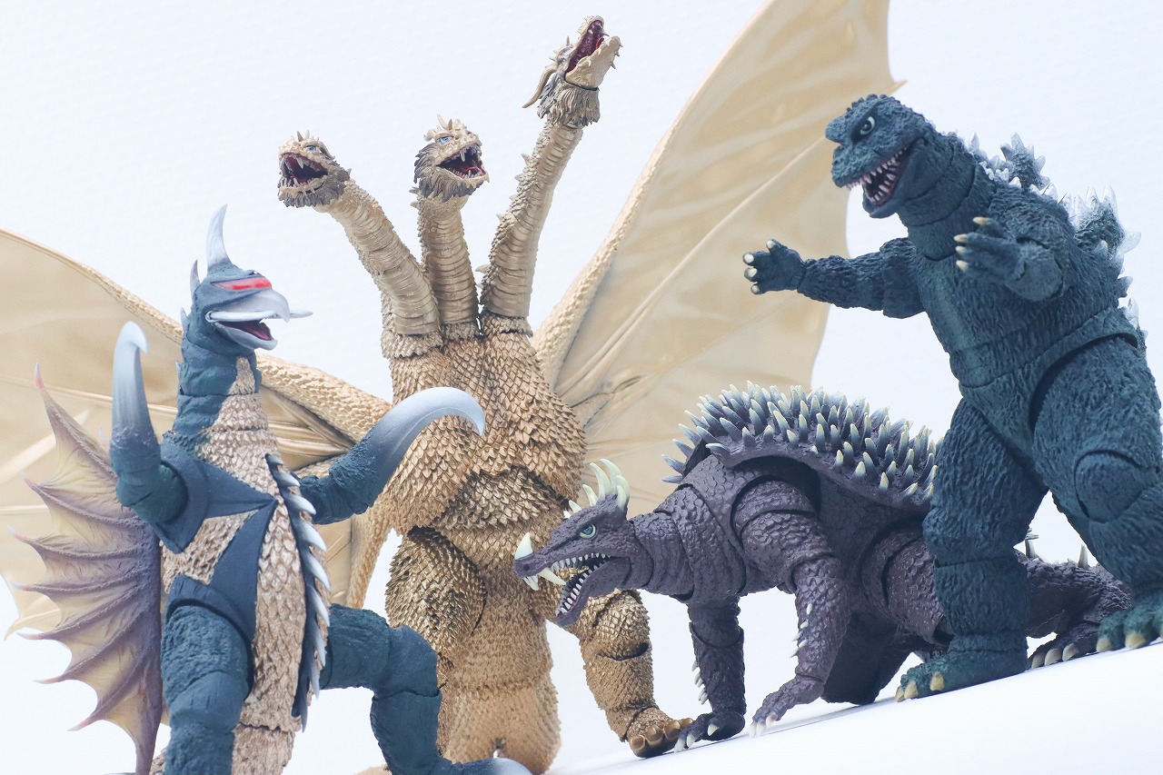 S.H.モンスターアーツ　キングギドラ（1972）　レビュー　アクション　ゴジラ　アンギラス　ガイガン