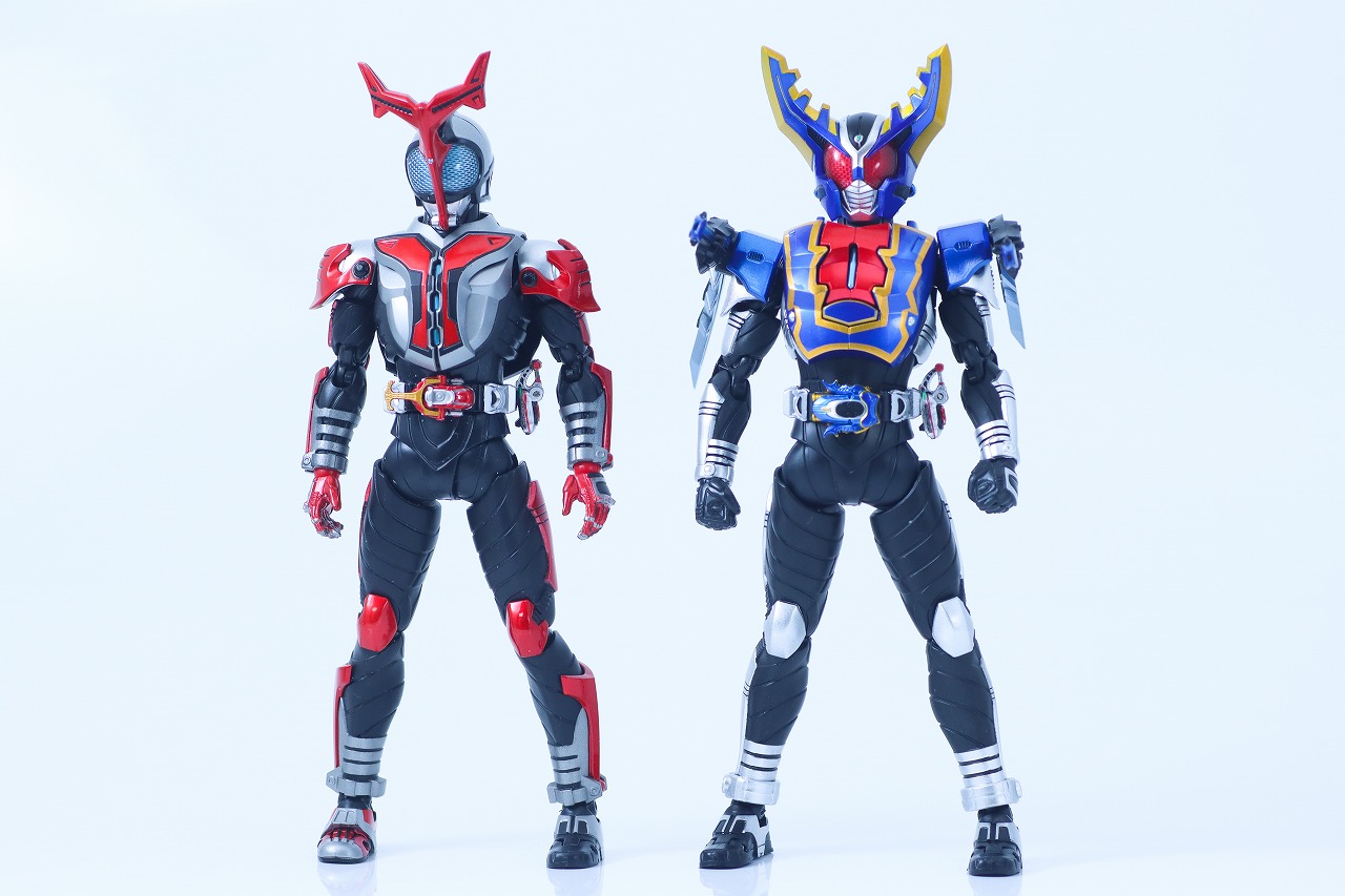 S.H.フィギュアーツ 真骨彫製法 仮面ライダーガタック ハイパーフォーム レビュー 比較 仮面ライダーカブト ハイパーフォーム