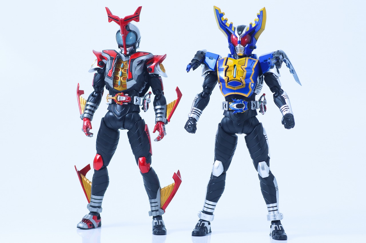 S.H.フィギュアーツ 真骨彫製法 仮面ライダーガタック ハイパーフォーム レビュー 付属品 ハイパークロックアップ 仮面ライダーカブト 比較