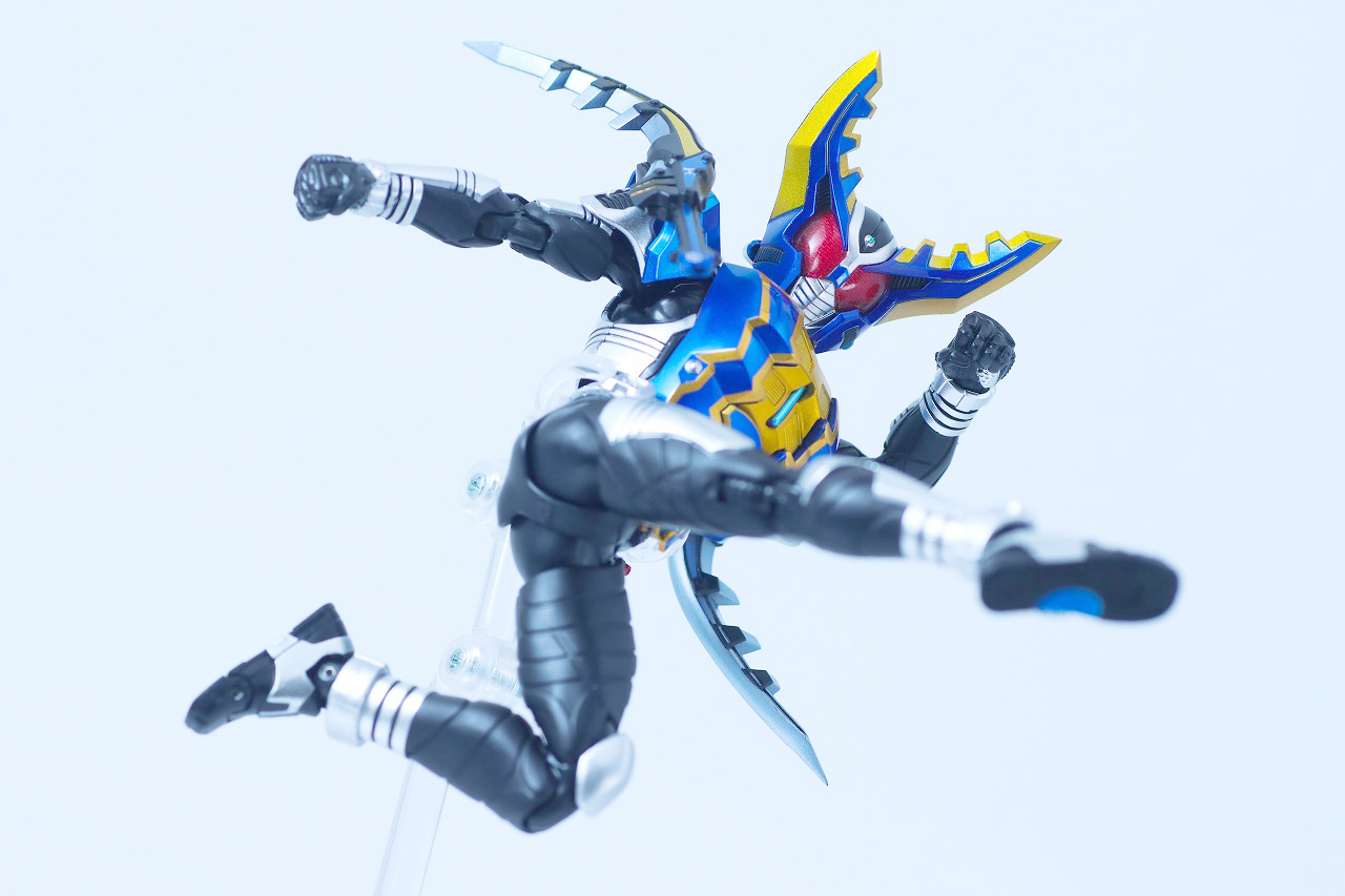 S.H.フィギュアーツ 真骨彫製法 仮面ライダーガタック ハイパーフォーム レビュー アクション