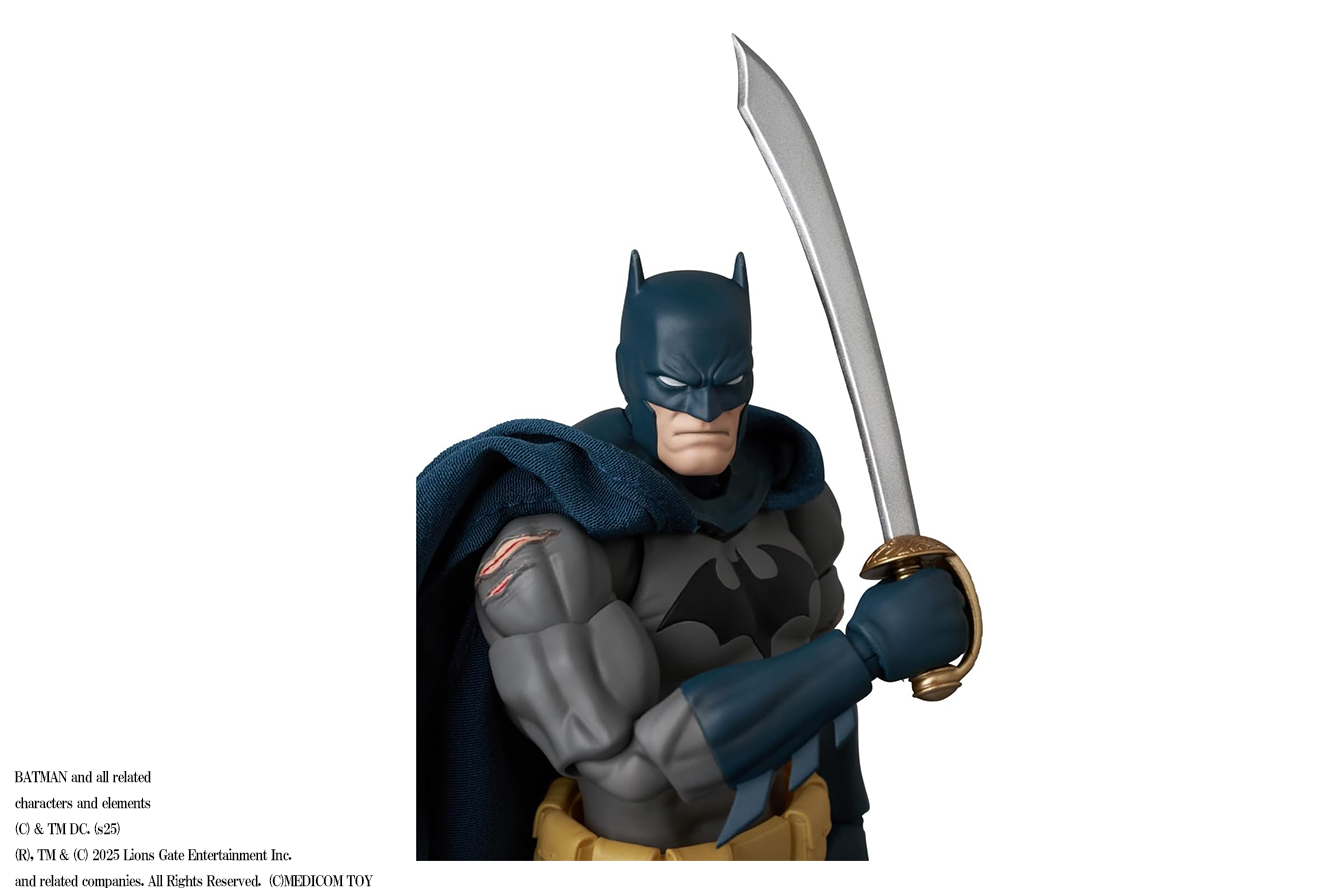 MAFEX　バットマン ダメージver.（『BATMAN：HUSH』）