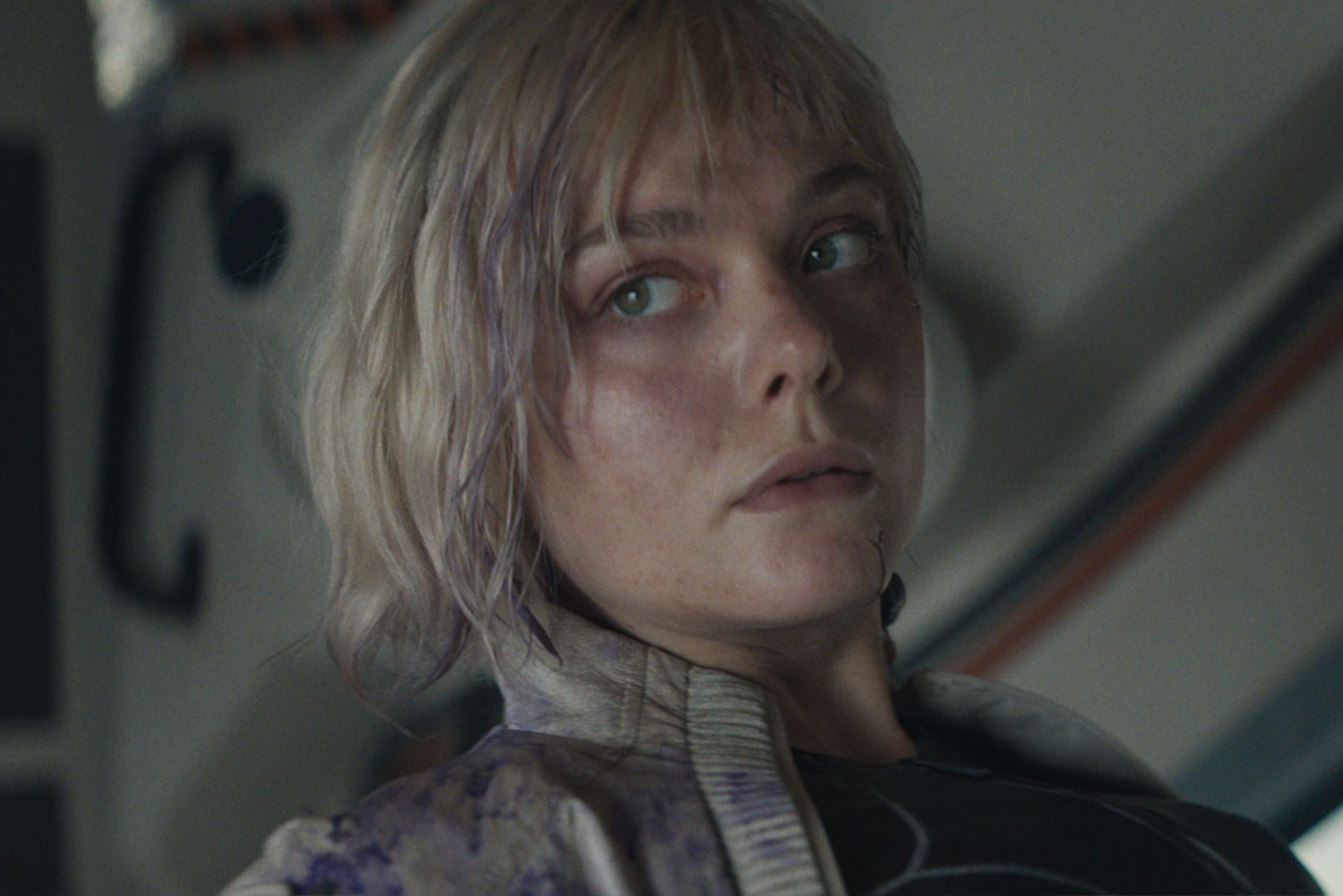 『プレデター：バッドランド』エル・ファニング1人2役に挑戦！ロボ姉妹ティア＆テッサの特別映像公開