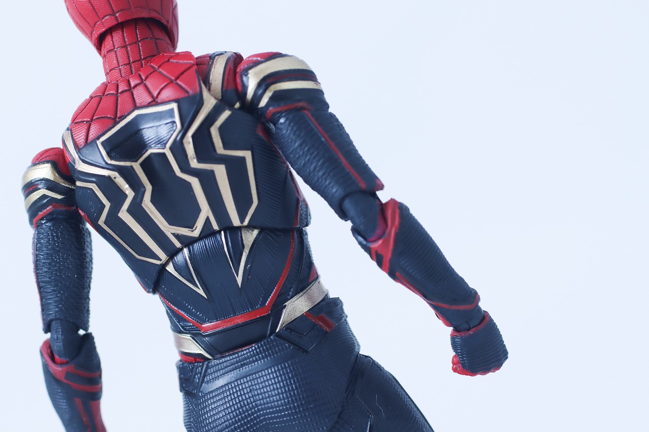 MAFEX　スパイダーマン　インテグレーテッド　スーツ　レビュー　本体