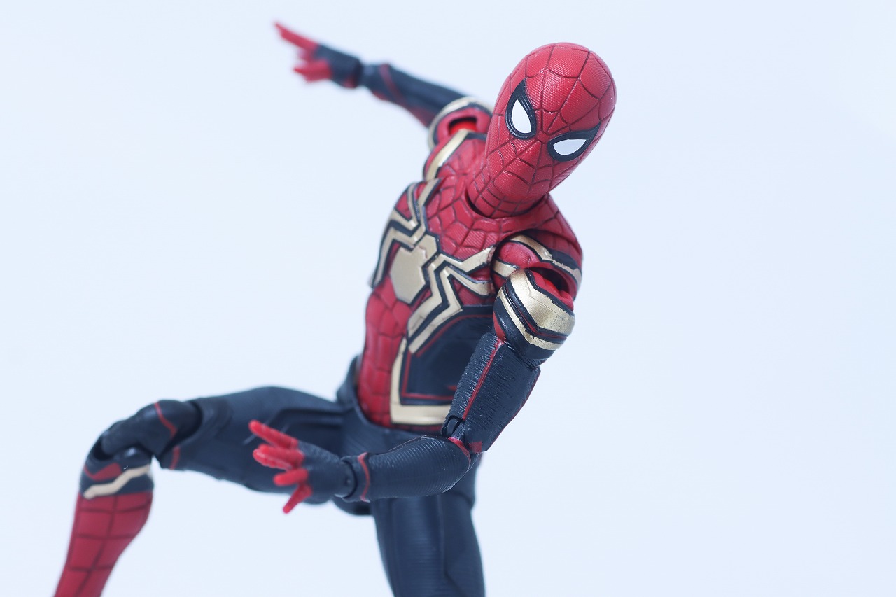 MAFEX　スパイダーマン　インテグレーテッド　スーツ　レビュー　アクション