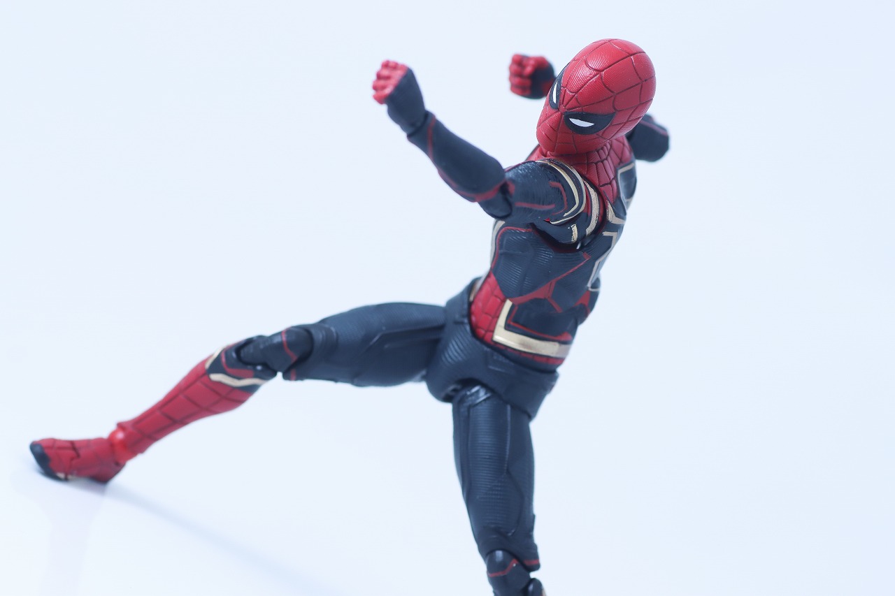 MAFEX　スパイダーマン　インテグレーテッド　スーツ　レビュー　アクション