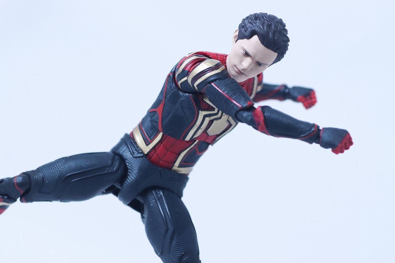 MAFEX　スパイダーマン　インテグレーテッド　スーツ　レビュー　アクション