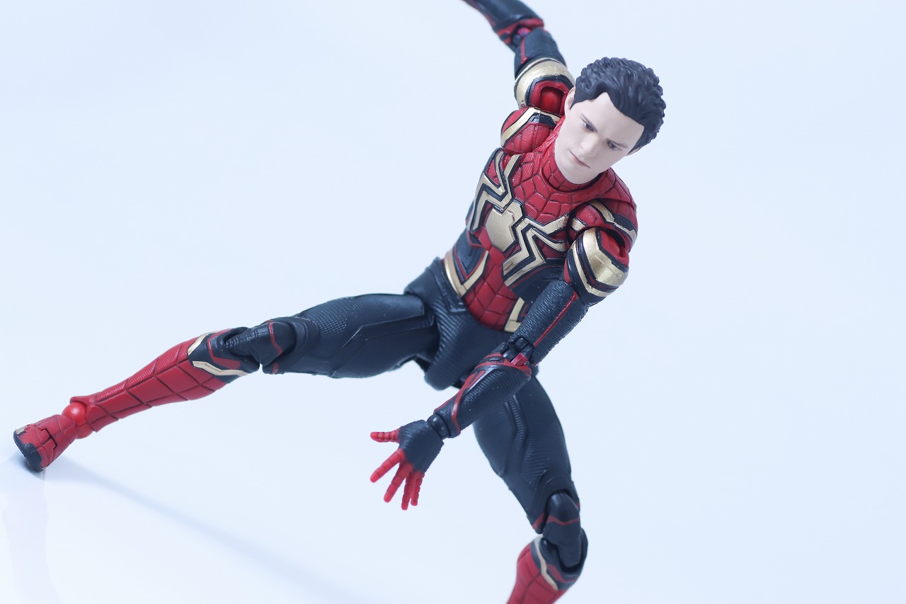 MAFEX　スパイダーマン　インテグレーテッド　スーツ　レビュー　アクション