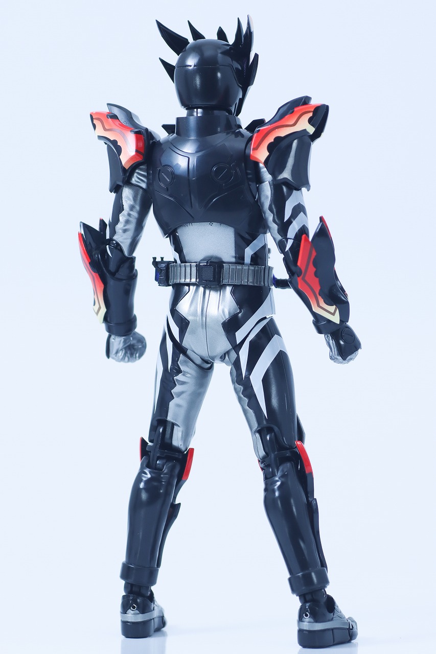 S.H.フィギュアーツ 仮面ライダービターガヴ スパーキングミフォーム レビュー 本体