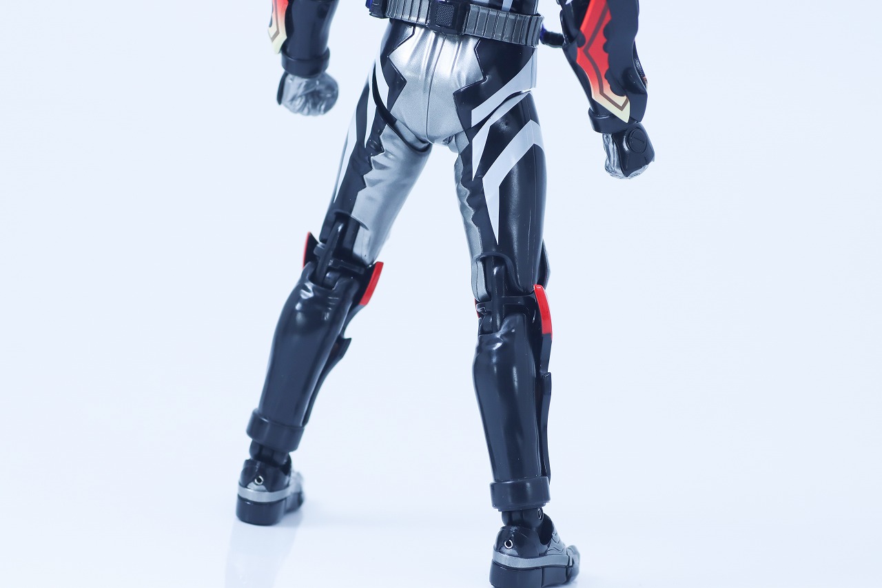 S.H.フィギュアーツ 仮面ライダービターガヴ スパーキングミフォーム レビュー 本体