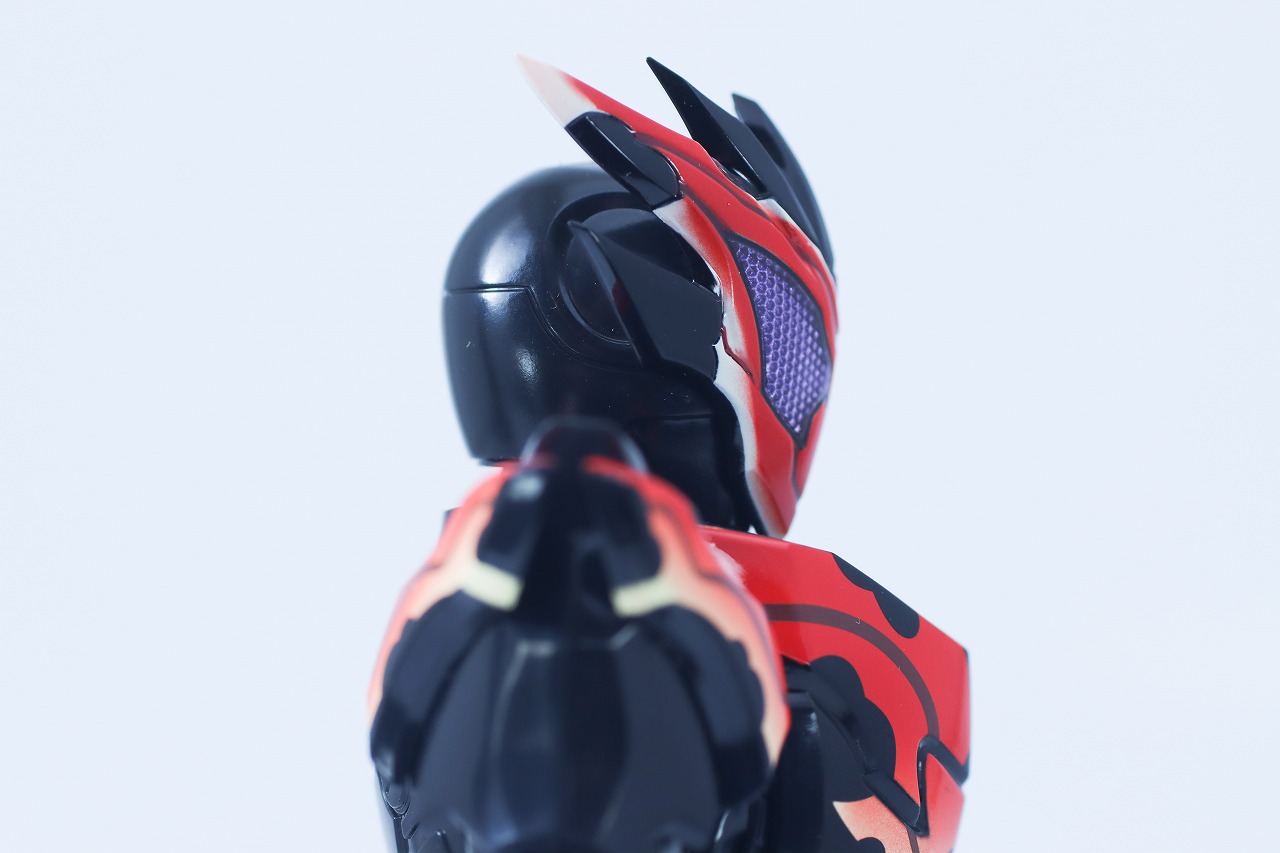 S.H.フィギュアーツ 仮面ライダービターガヴ スパーキングミフォーム レビュー 本体