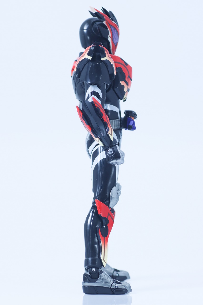 S.H.フィギュアーツ 仮面ライダービターガヴ スパーキングミフォーム レビュー 本体