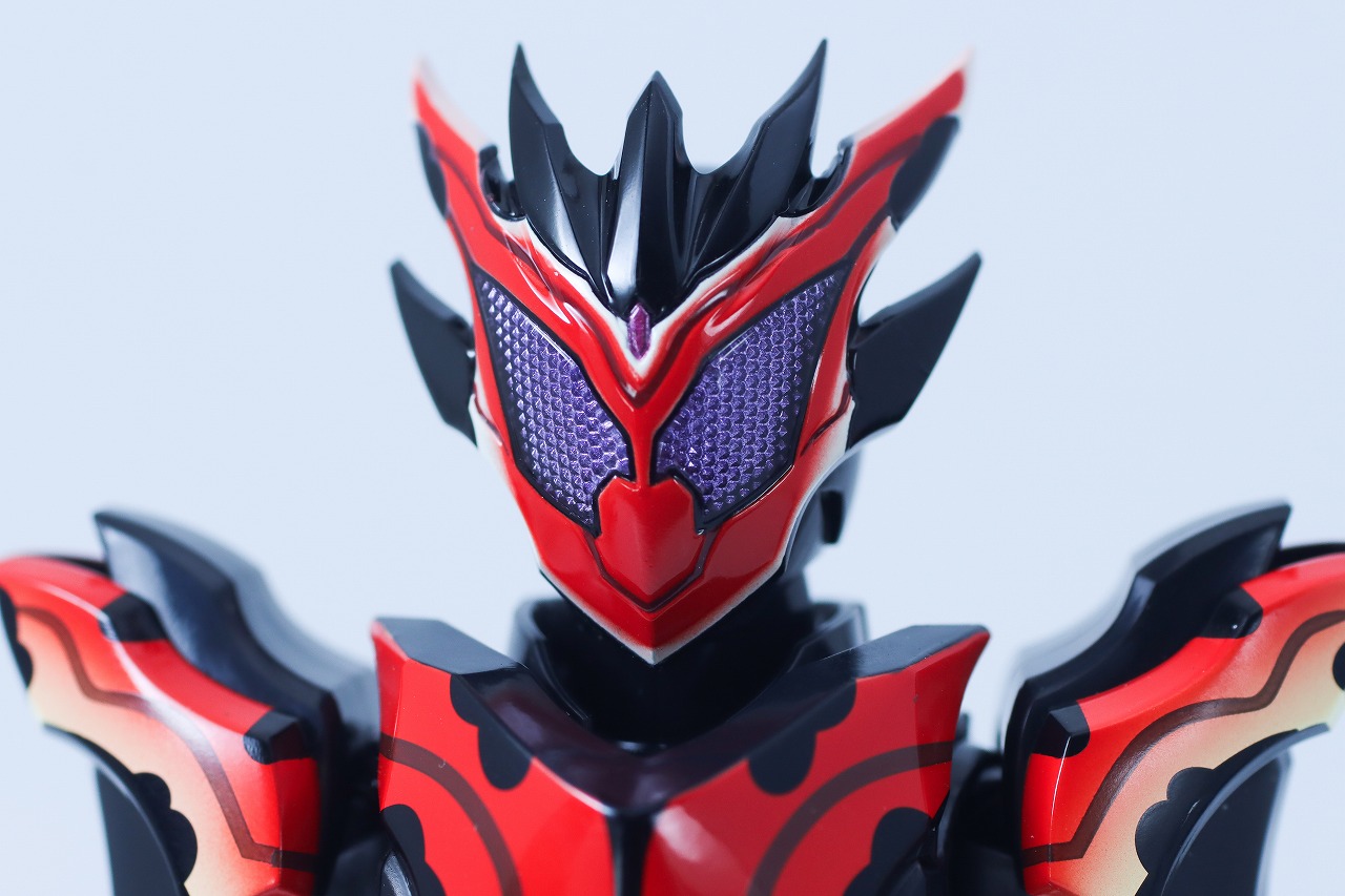 S.H.フィギュアーツ 仮面ライダービターガヴ スパーキングミフォーム レビュー 本体