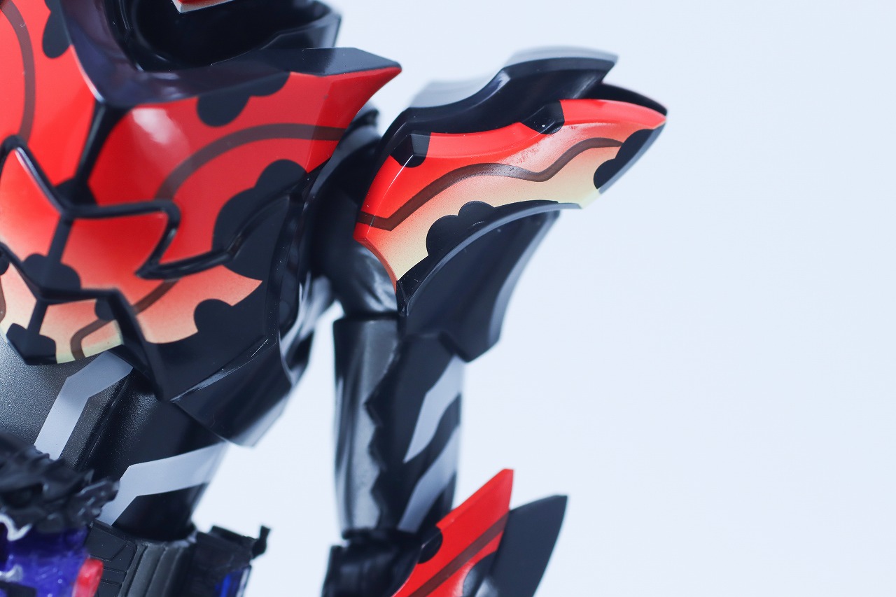 S.H.フィギュアーツ 仮面ライダービターガヴ スパーキングミフォーム レビュー 本体