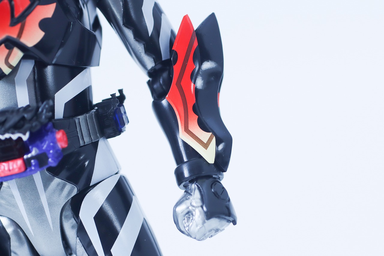 S.H.フィギュアーツ 仮面ライダービターガヴ スパーキングミフォーム レビュー 本体