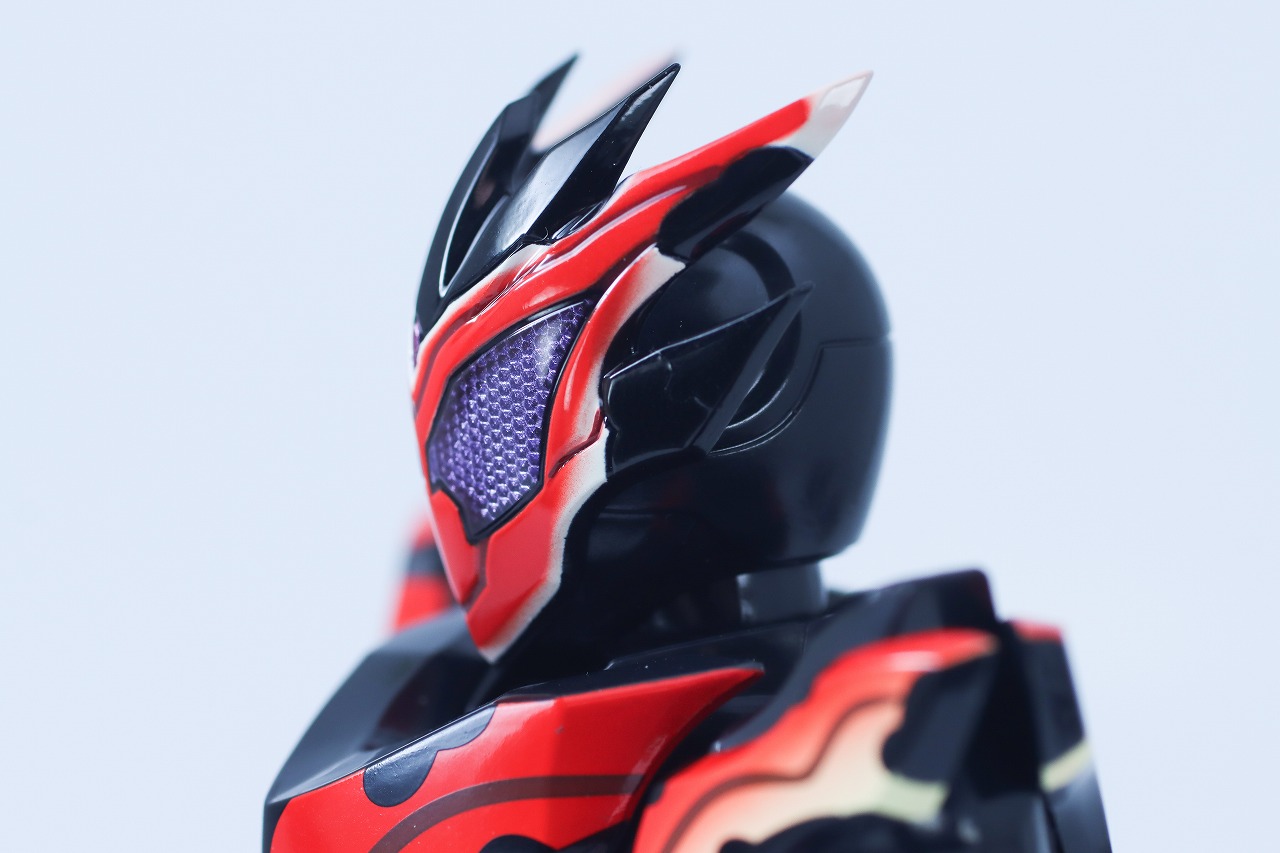 S.H.フィギュアーツ 仮面ライダービターガヴ スパーキングミフォーム レビュー 本体