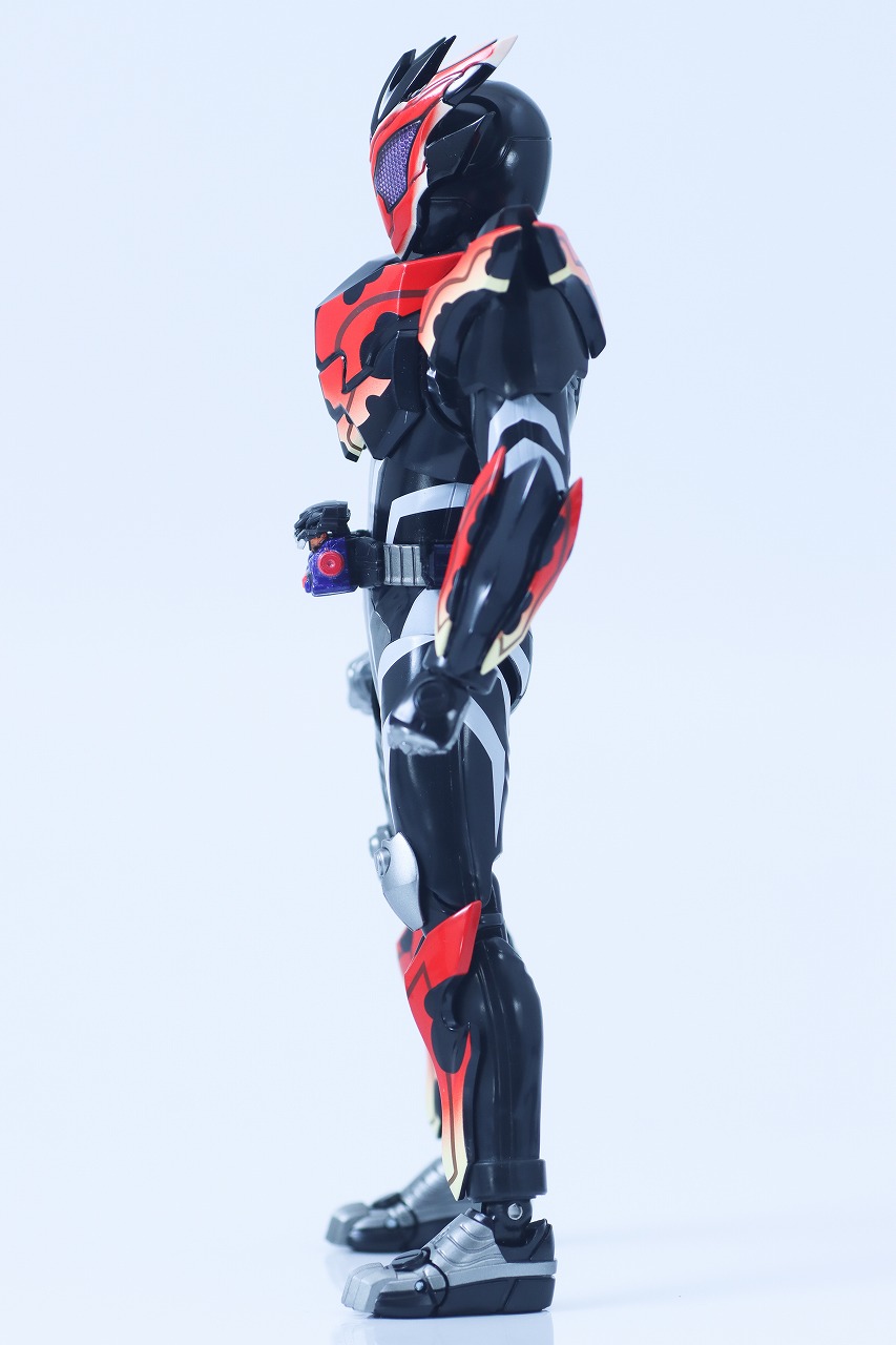 S.H.フィギュアーツ 仮面ライダービターガヴ スパーキングミフォーム レビュー 本体