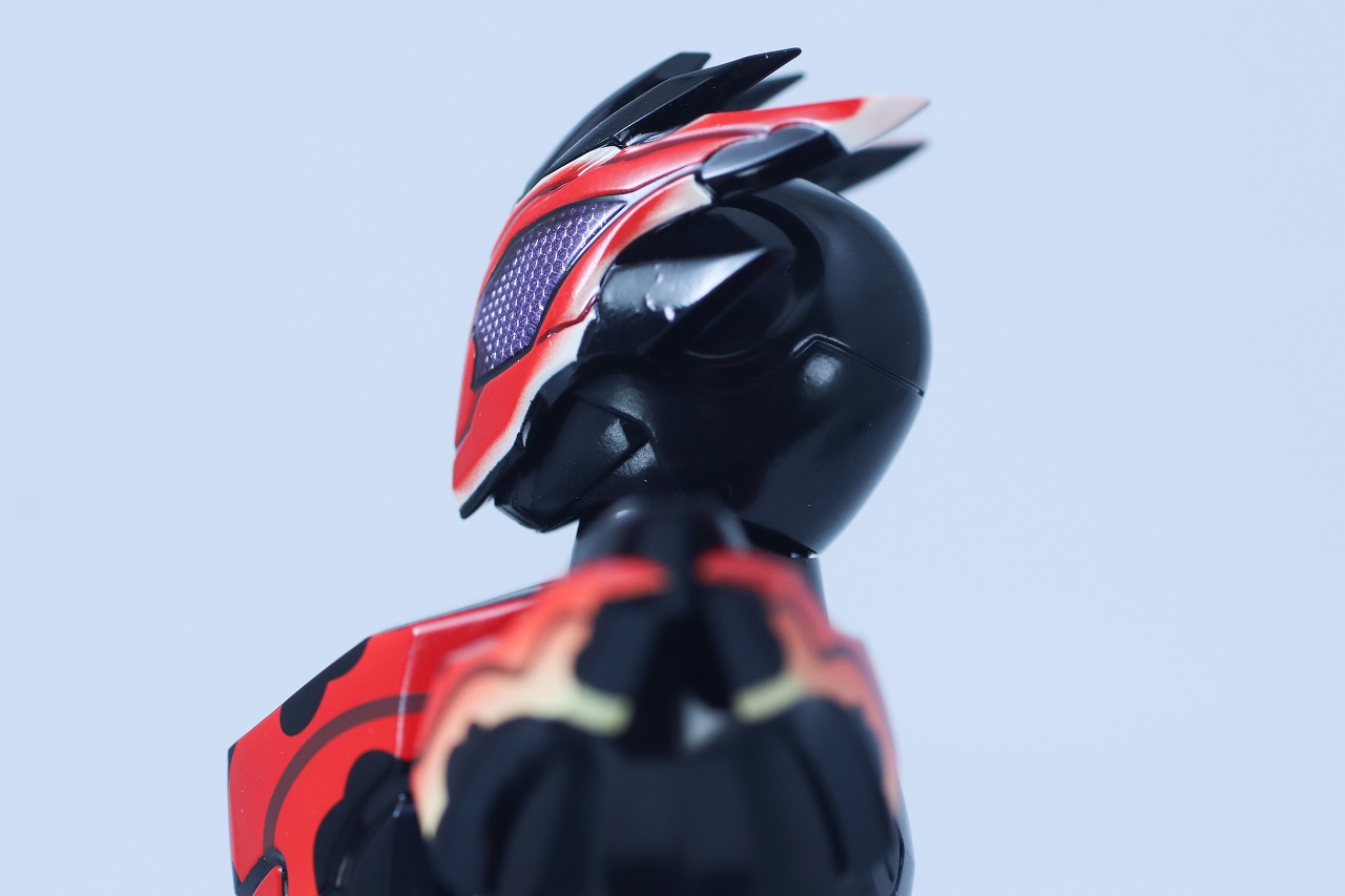 S.H.フィギュアーツ 仮面ライダービターガヴ スパーキングミフォーム レビュー 可動範囲