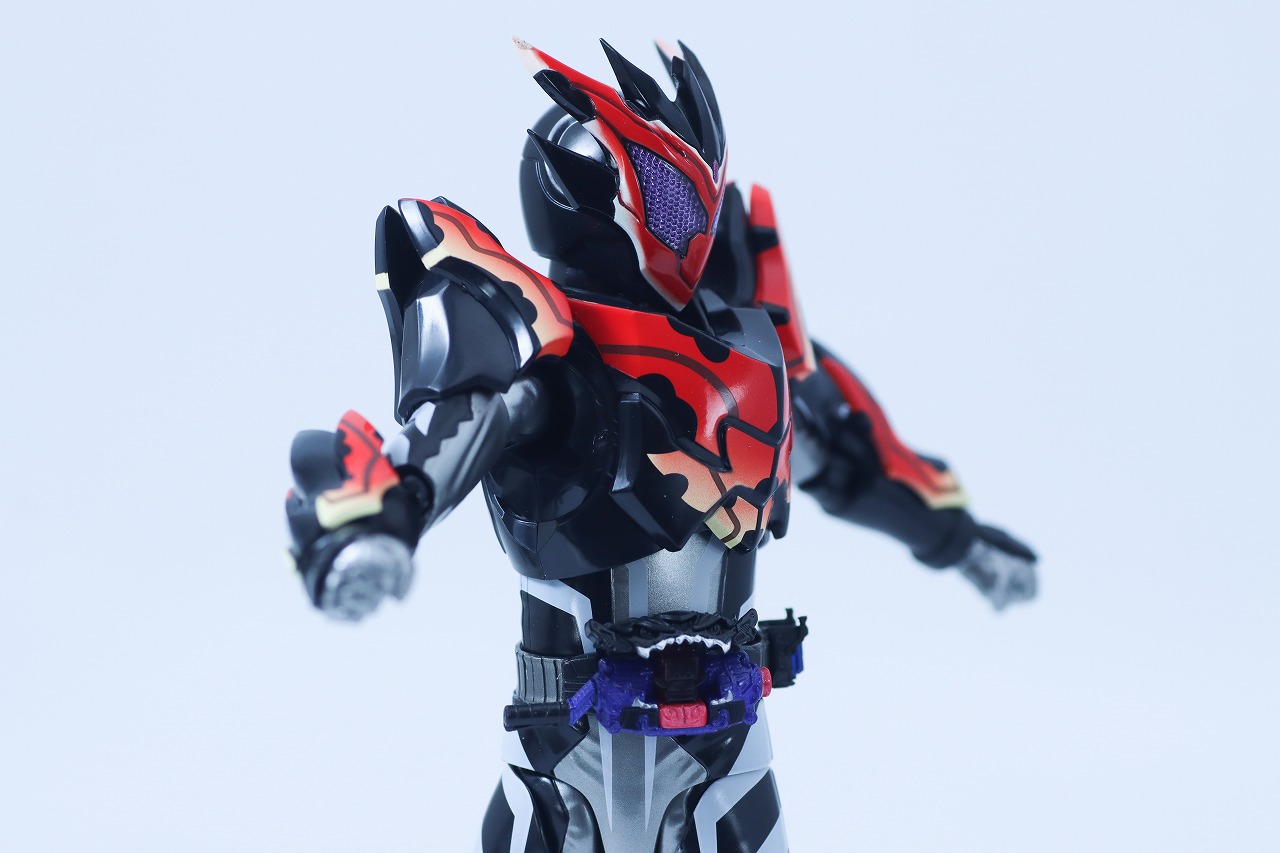 S.H.フィギュアーツ 仮面ライダービターガヴ スパーキングミフォーム レビュー 可動範囲