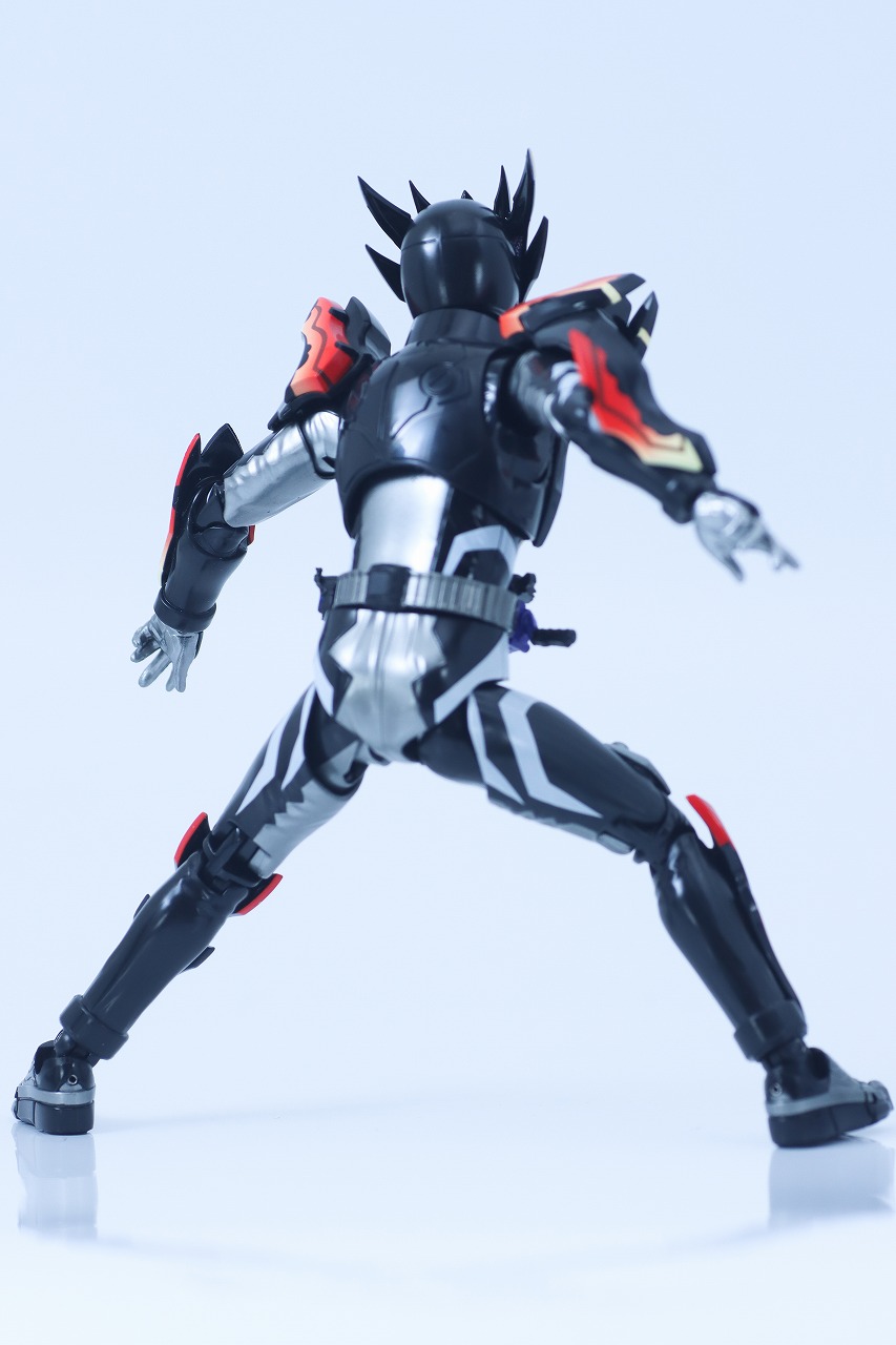 S.H.フィギュアーツ 仮面ライダービターガヴ スパーキングミフォーム レビュー 本体