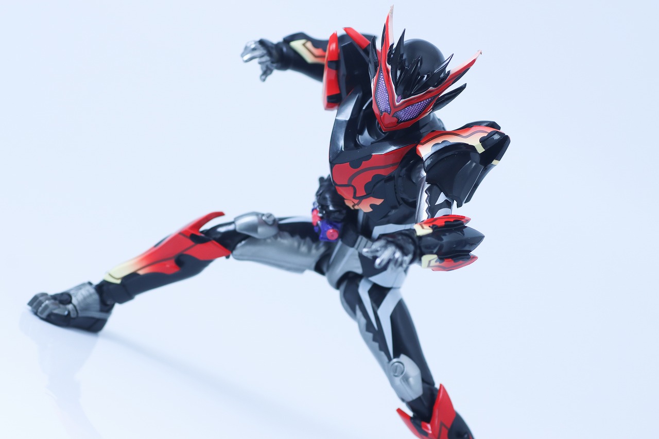 S.H.フィギュアーツ 仮面ライダービターガヴ スパーキングミフォーム レビュー アクション