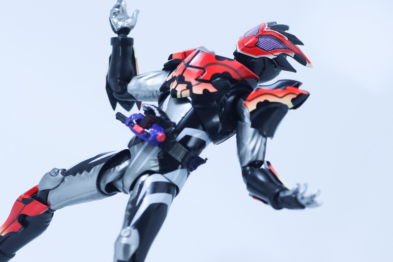 S.H.フィギュアーツ 仮面ライダービターガヴ スパーキングミフォーム レビュー アクション